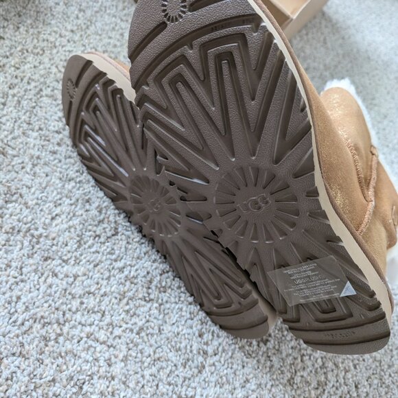 NIB Limited Edition Baily UGG boots, size 11B - Picture 5 of 6